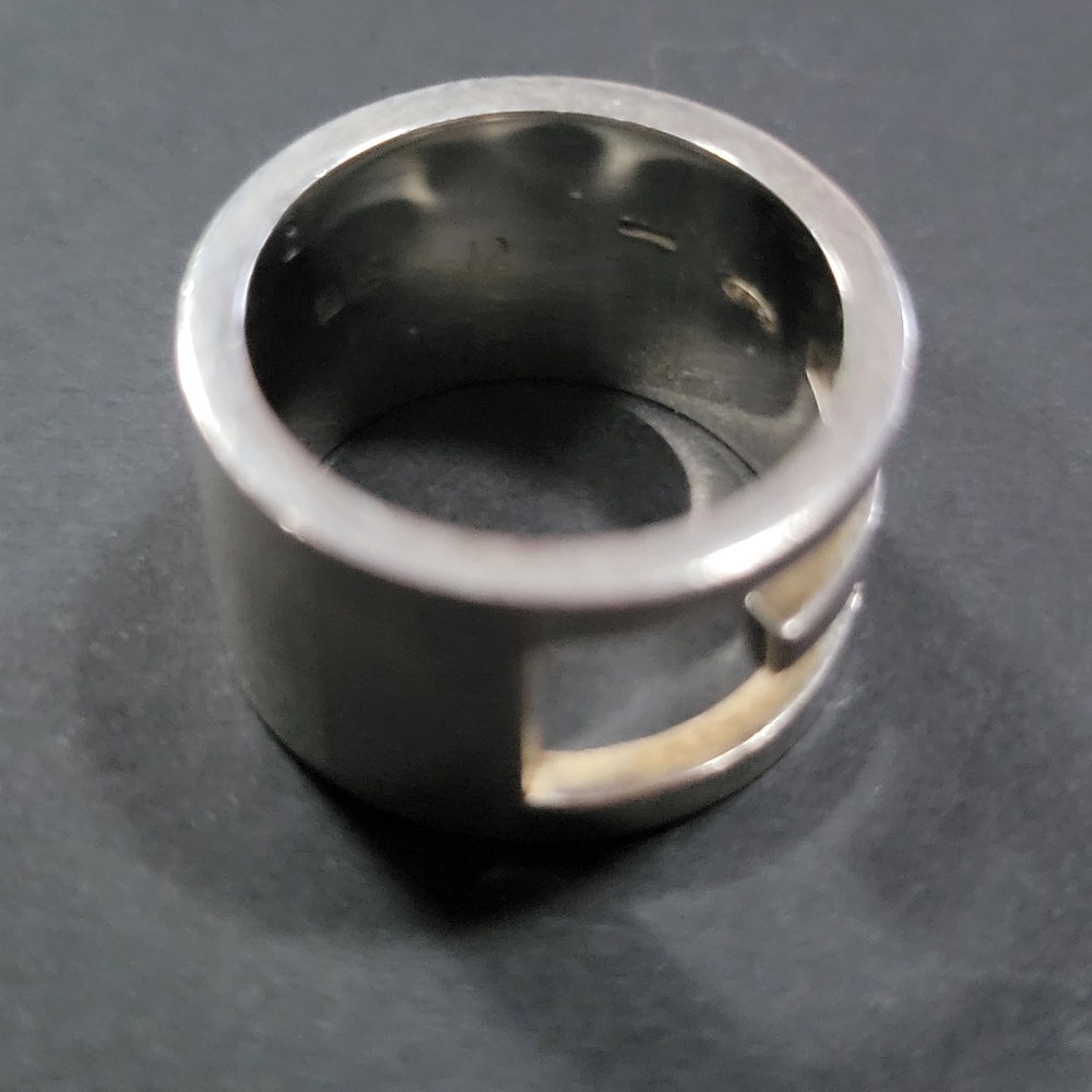 GUCCI Sterling Silver Wide G Logo Ring - Picture 4 of 5